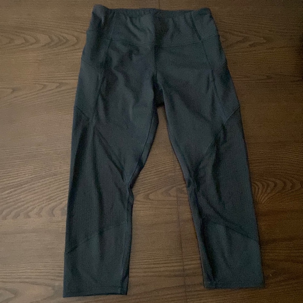 Athleta Mesh Contender Powerlift Capri Leggings S